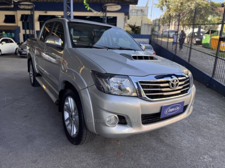 TOYOTA - HILUX - 2013/2013 - Prata - R$ 116.900,00