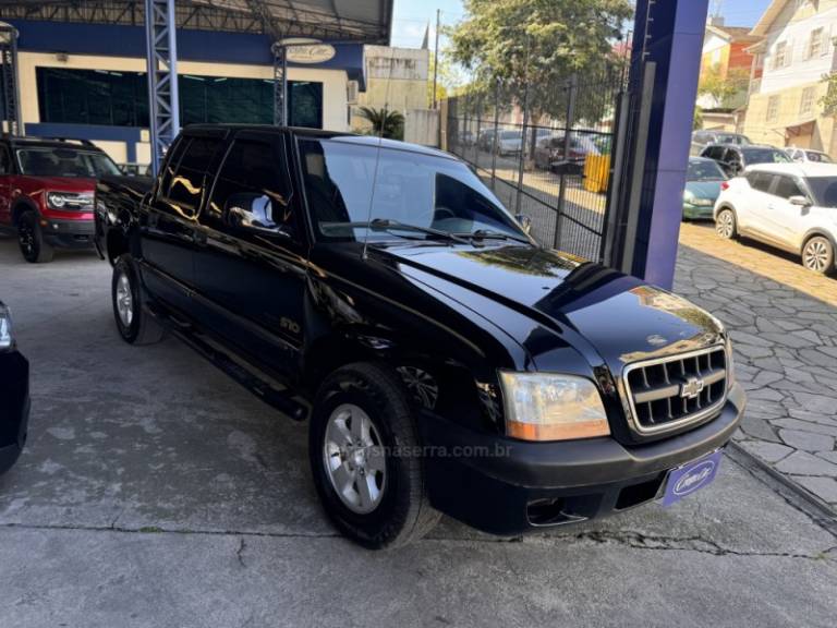 CHEVROLET - S10 - 2001/2001 - Preta - R$ 59.900,00