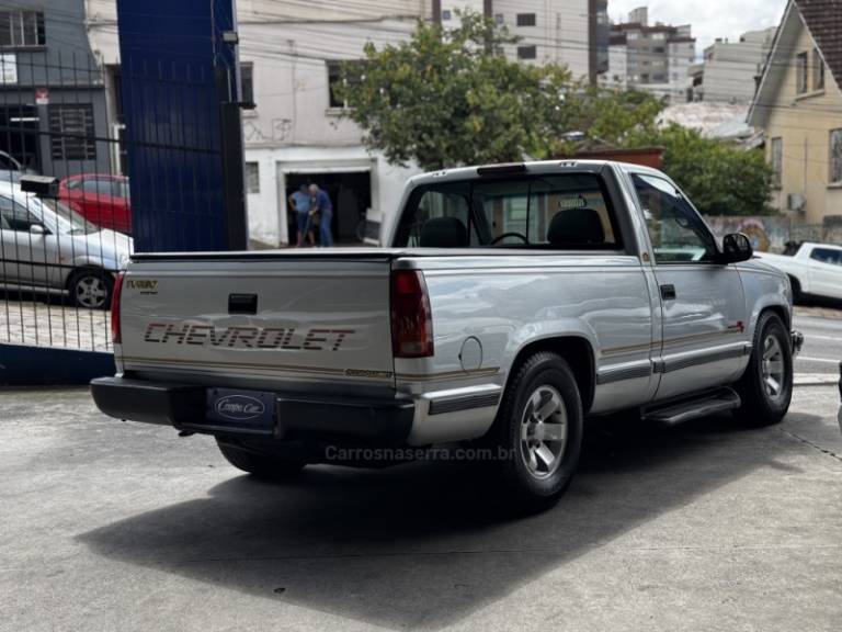 CHEVROLET - SILVERADO - 2000/2000 - Prata - R$ 99.000,00