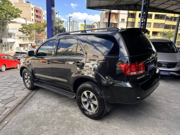 TOYOTA - HILUX SW4 - 2007/2007 - Preta - R$ 109.000,00