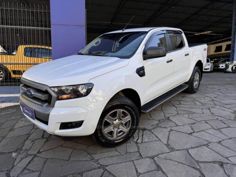 FORD - RANGER - 2017/2017 - Branca - R$ 122.900,00