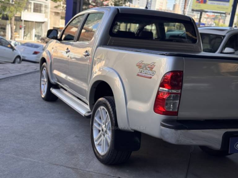 TOYOTA - HILUX - 2013/2013 - Prata - R$ 116.900,00