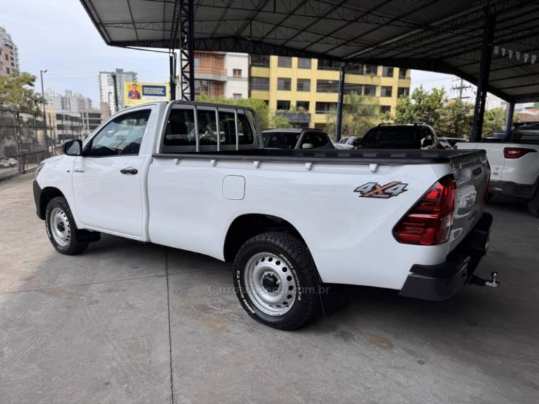 TOYOTA - HILUX - 2019/2019 - Branca - R$ 159.000,00