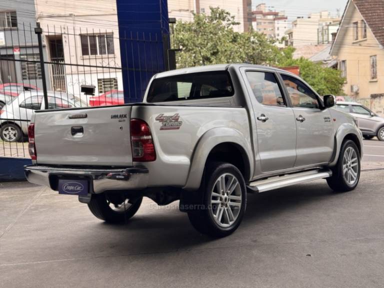 TOYOTA - HILUX - 2013/2013 - Prata - R$ 116.900,00