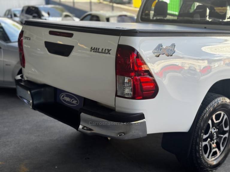 TOYOTA - HILUX - 2022/2022 - Branca - R$ 175.900,00