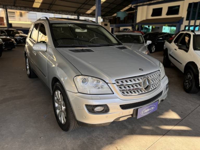 MERCEDES-BENZ - ML 500 - 2006/2005 - Prata - R$ 68.000,00