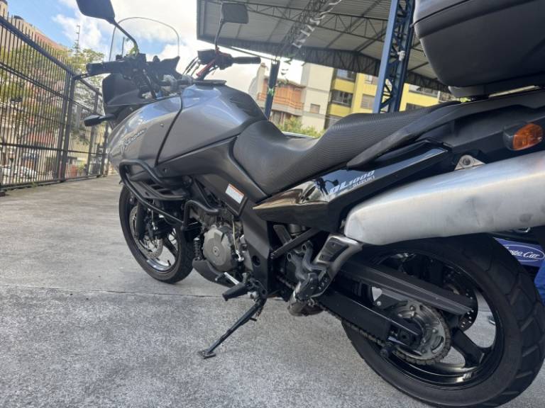 SUZUKI - DL - 2007/2007 - Cinza - R$ 28.500,00