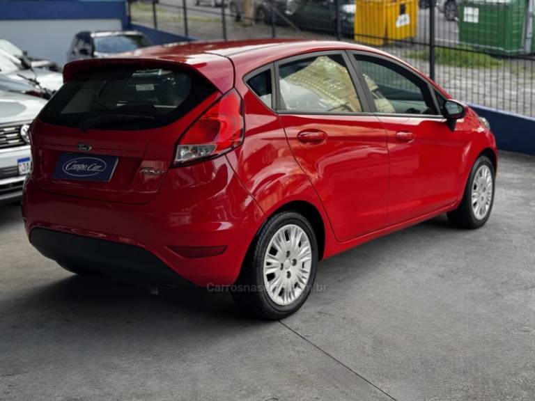 FORD - FIESTA - 2015/2015 - Vermelha - R$ 43.900,00