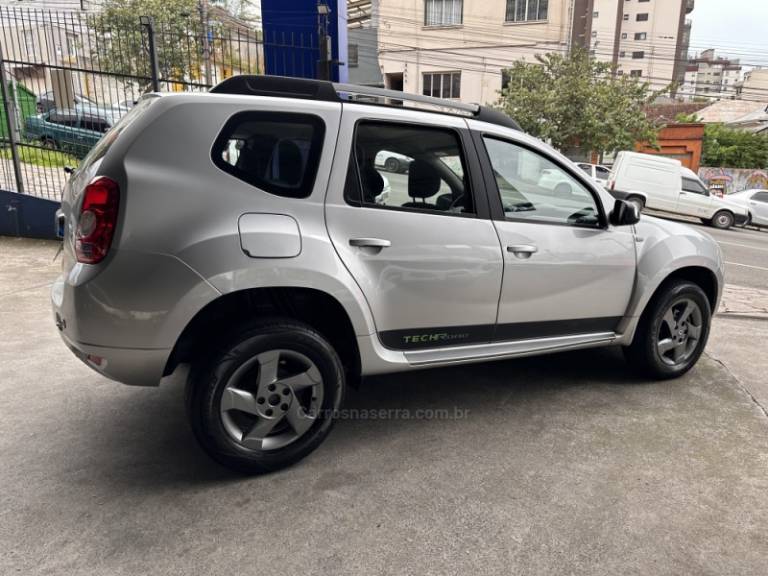 RENAULT - DUSTER - 2013/2014 - Prata - R$ 50.000,00