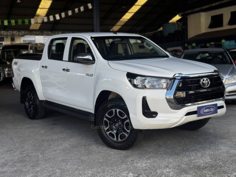 TOYOTA - HILUX - 2022/2022 - Branca - R$ 175.900,00