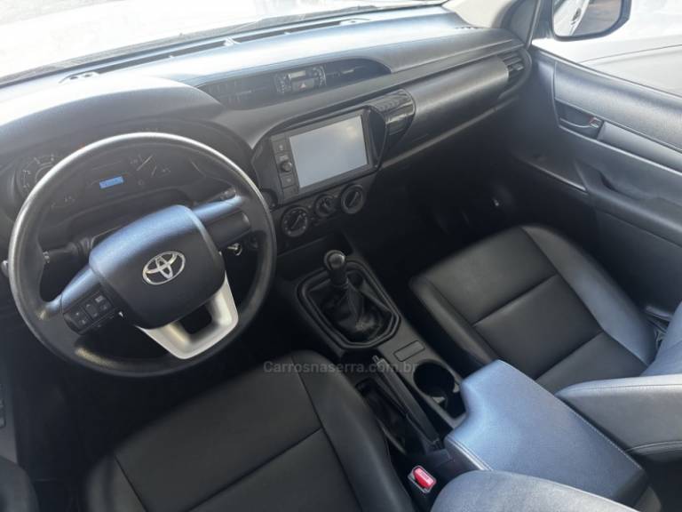 TOYOTA - HILUX - 2022/2022 - Branca - R$ 175.900,00