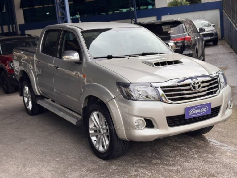 TOYOTA - HILUX - 2013/2013 - Prata - R$ 116.900,00