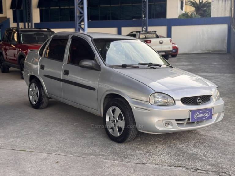 CHEVROLET - CORSA - 2001/2001 - Prata - R$ 15.900,00