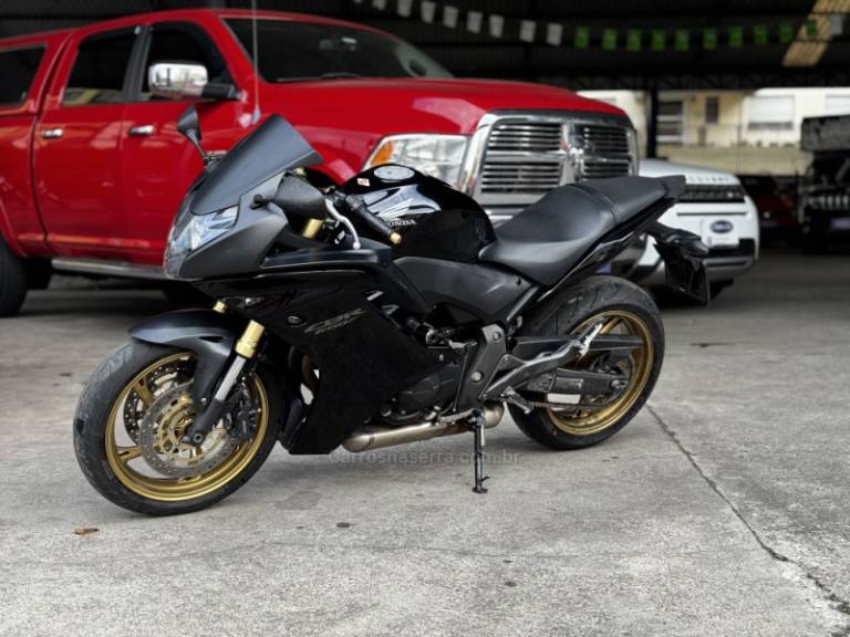 HONDA - CBR 600F - 2012/2012 - Preta - R$ 35.900,00