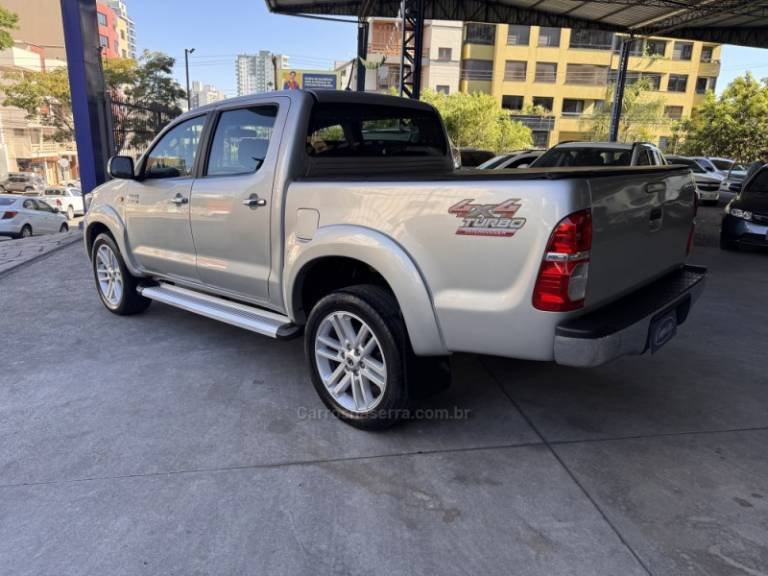 TOYOTA - HILUX - 2013/2013 - Prata - R$ 116.900,00