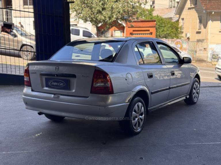 CHEVROLET - ASTRA - 2000/2000 - Prata - R$ 17.900,00