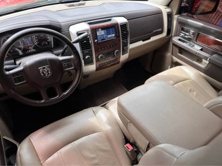 DODGE - RAM - 2012/2012 - Vermelha - R$ 199.900,00