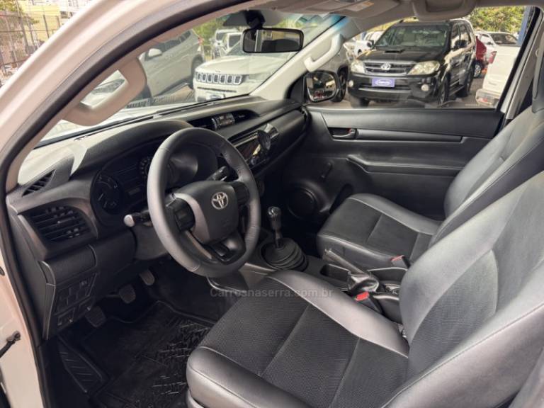 TOYOTA - HILUX - 2019/2019 - Branca - R$ 159.000,00