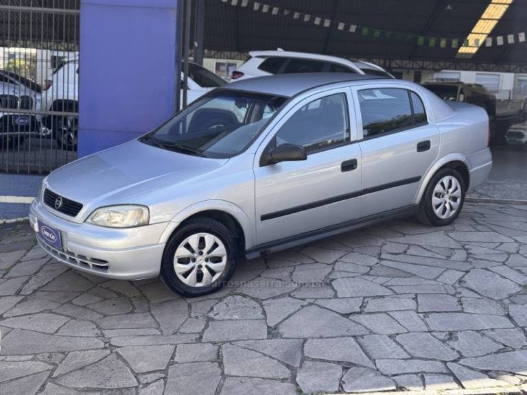 CHEVROLET - ASTRA - 2000/2000 - Prata - R$ 17.900,00