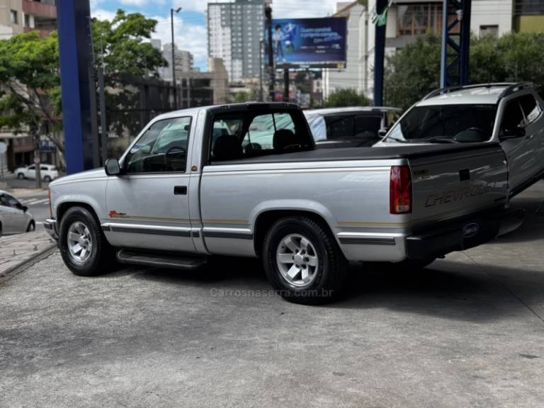 CHEVROLET - SILVERADO - 2000/2000 - Prata - R$ 99.000,00