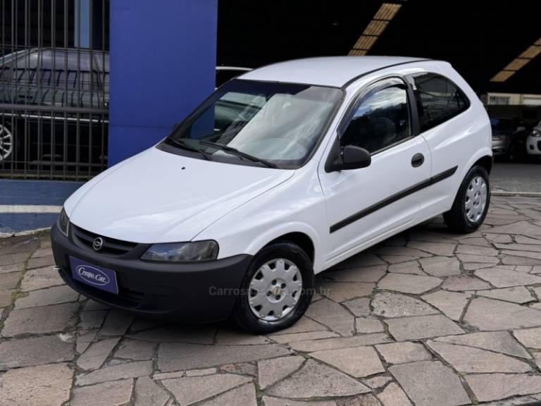 CHEVROLET - CELTA - 2001/2001 - Branca - R$ 15.500,00