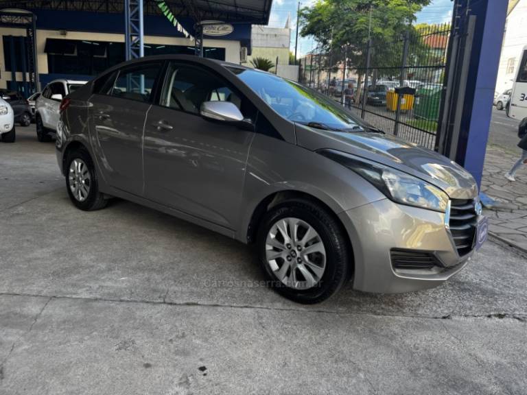 HYUNDAI - HB20S - 2016/2016 - Dourada - R$ 55.900,00