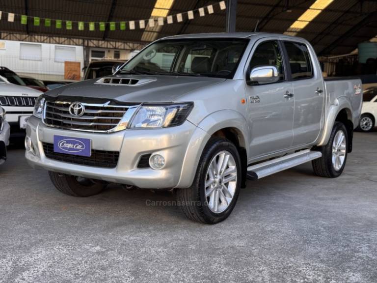 TOYOTA - HILUX - 2013/2013 - Prata - R$ 116.900,00