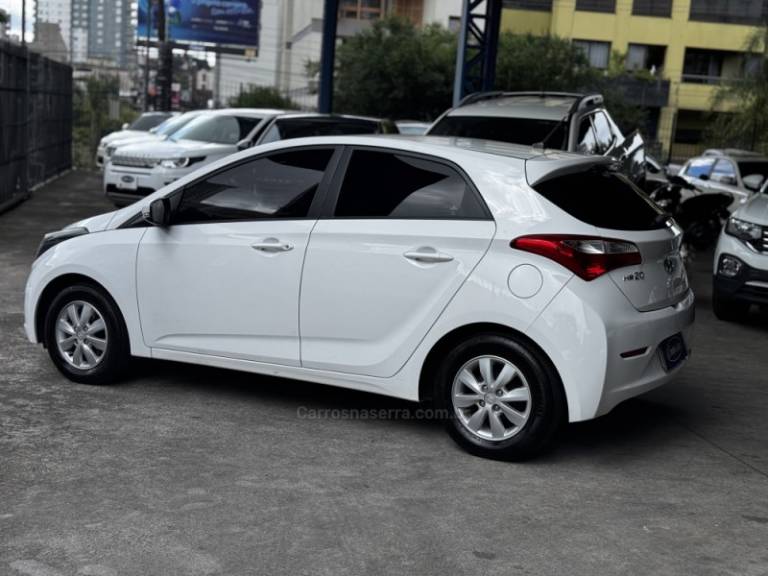 HYUNDAI - HB20 - 2015/2015 - Branca - R$ 45.900,00