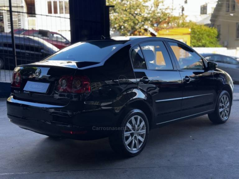 VOLKSWAGEN - POLO SEDAN - 2012/2012 - Preta - R$ 38.500,00