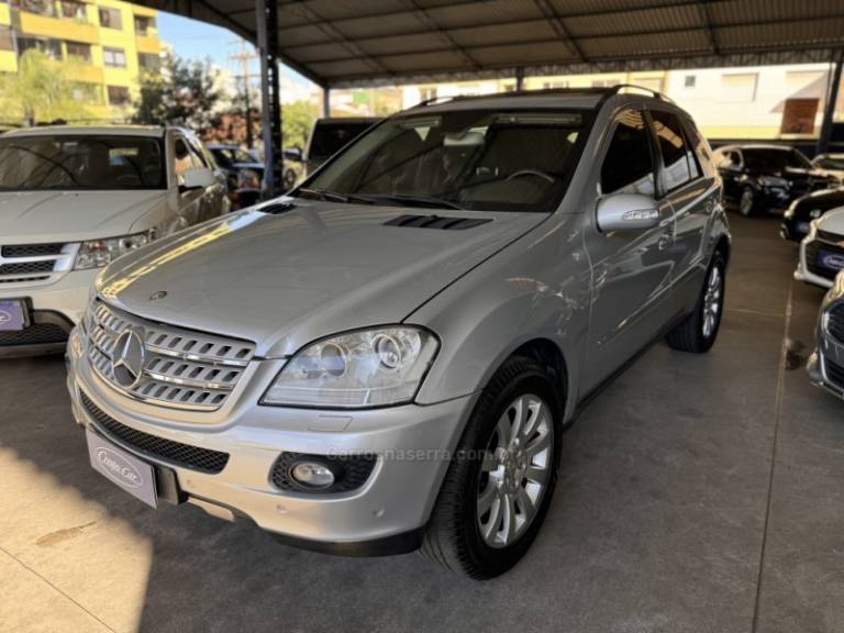 MERCEDES-BENZ - ML 500 - 2006/2005 - Prata - R$ 68.000,00