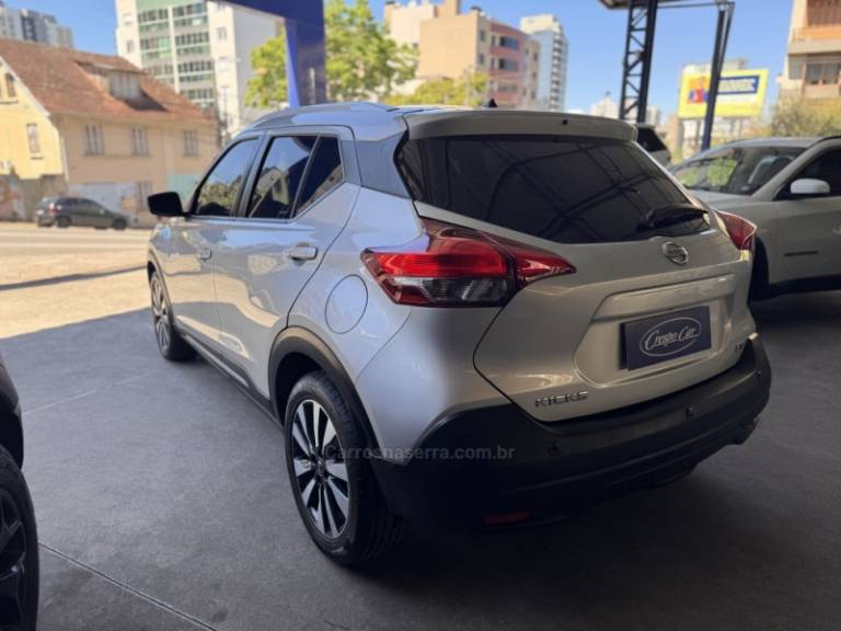 NISSAN - KICKS - 2020/2020 - Prata - R$ 88.900,00