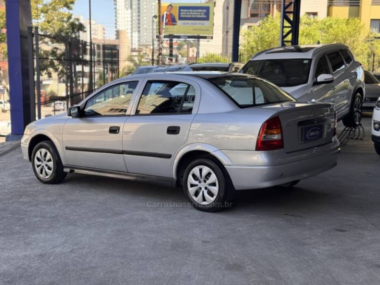 CHEVROLET - ASTRA - 2000/2000 - Prata - R$ 17.900,00