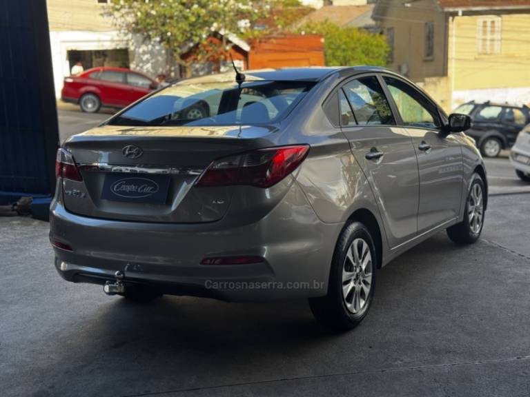 HYUNDAI - HB20S - 2016/2016 - Dourada - R$ 55.900,00