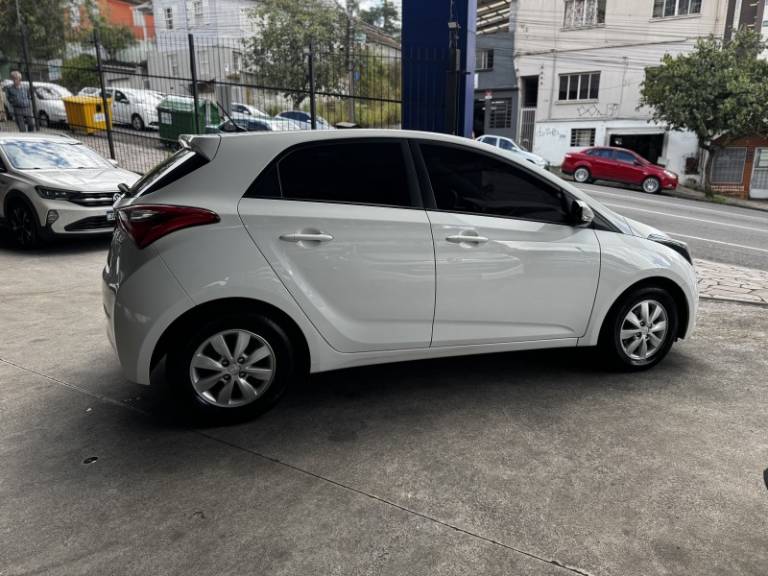 HYUNDAI - HB20 - 2015/2015 - Branca - R$ 45.900,00