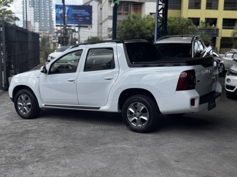 RENAULT - DUSTER OROCH - 2022/2022 - Branca - R$ 82.000,00