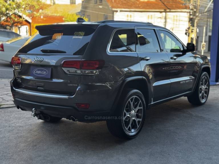 JEEP - GRAND CHEROKEE - 2020/2020 - Cinza - R$ 240.000,00