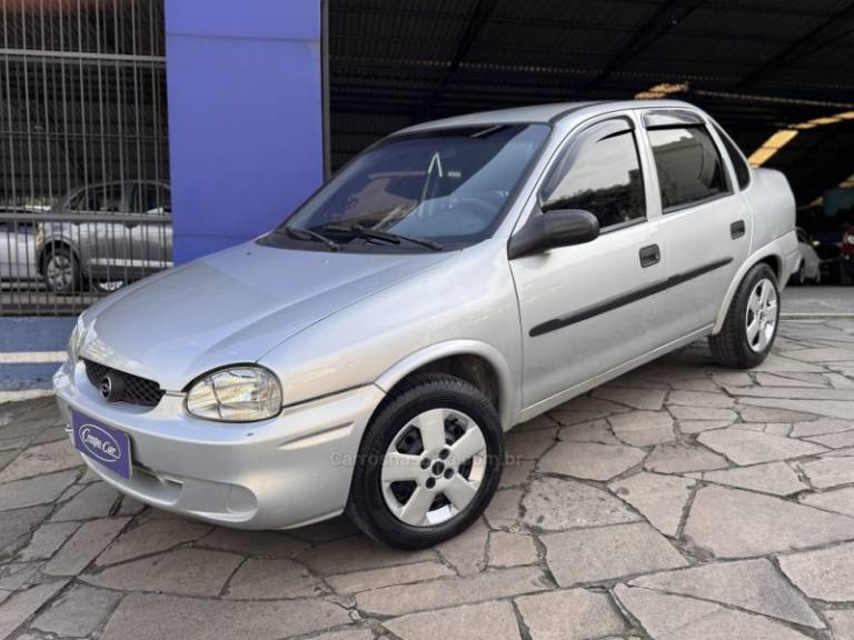 CHEVROLET - CORSA - 2001/2001 - Prata - R$ 15.900,00