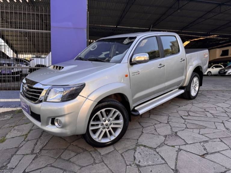 TOYOTA - HILUX - 2013/2013 - Prata - R$ 116.900,00