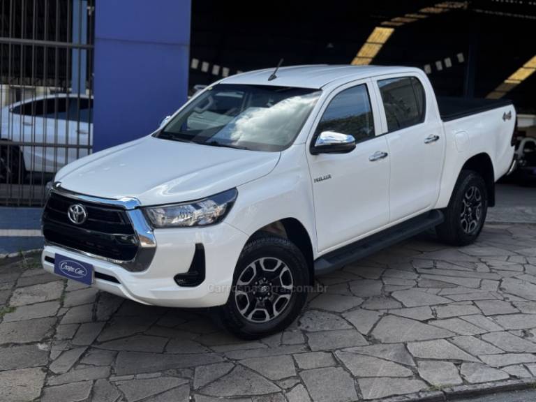 TOYOTA - HILUX - 2022/2022 - Branca - R$ 175.900,00