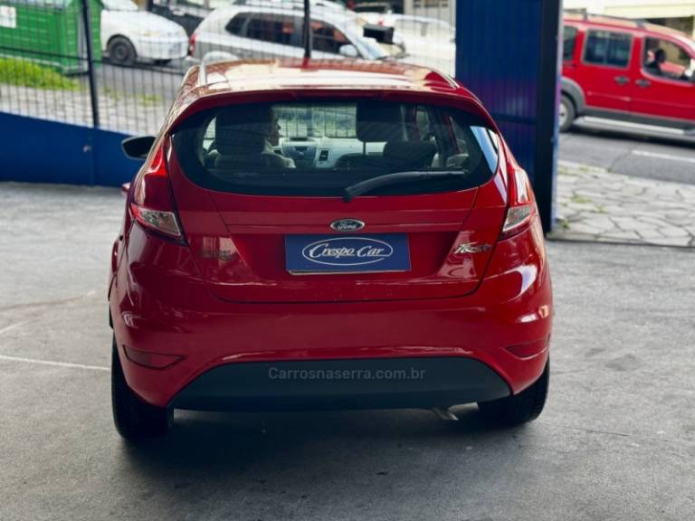 FORD - FIESTA - 2015/2015 - Vermelha - R$ 43.900,00